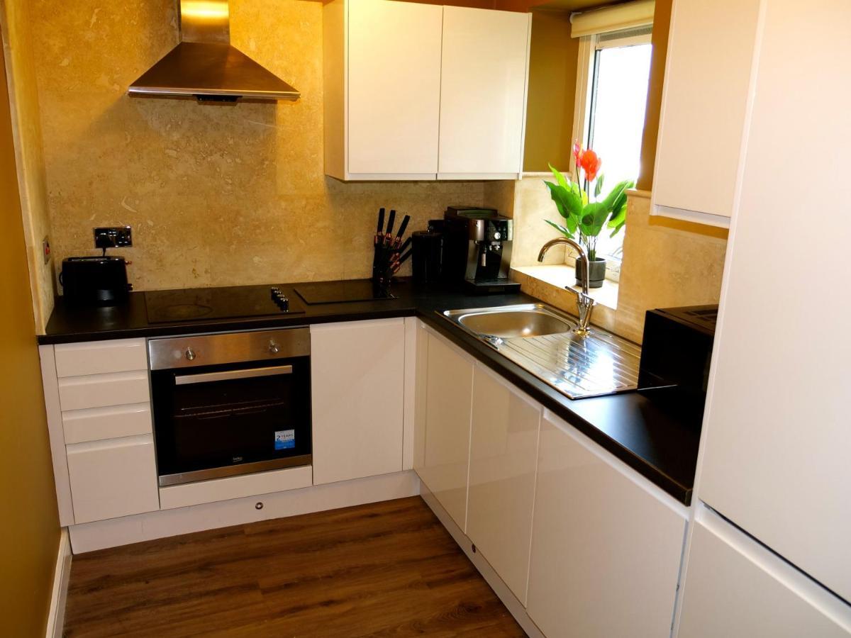 Ultra Deluxe Versace Apartment Near Sheffield Full Sky Tv 罗瑟勒姆 外观 照片